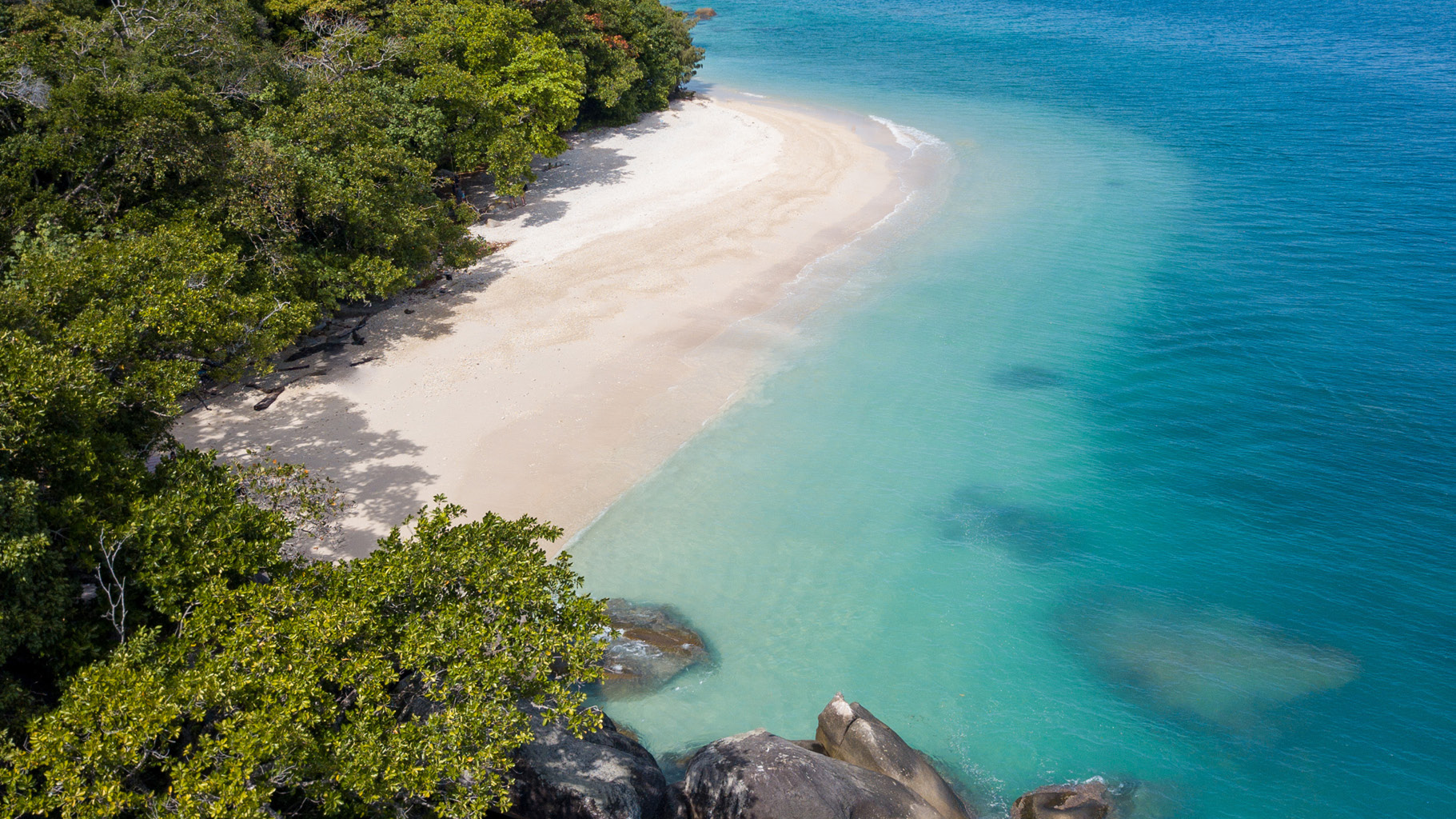 Fitzroy Island. Visit the Great Barrier Reef. Cairns Tours.